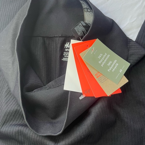 H&M Sport Black Activewear - Picture 4 of 4